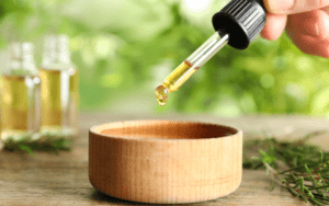¿Es efectivo el aceite de árbol de té para combatir los piojos? 1 aceite de árbol de té