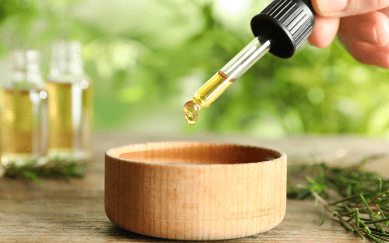 ¿Es efectivo el aceite de árbol de té para combatir los piojos?